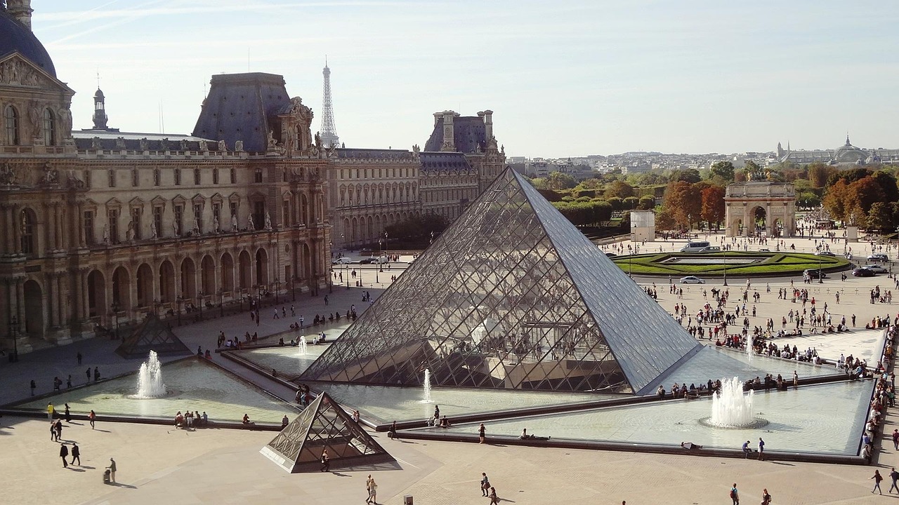 découvrez paris, la ville lumière, célèbre pour son histoire, sa culture, sa gastronomie et ses monuments emblématiques comme la tour eiffel et le louvre. préparez votre visite avec nos conseils incontournables !